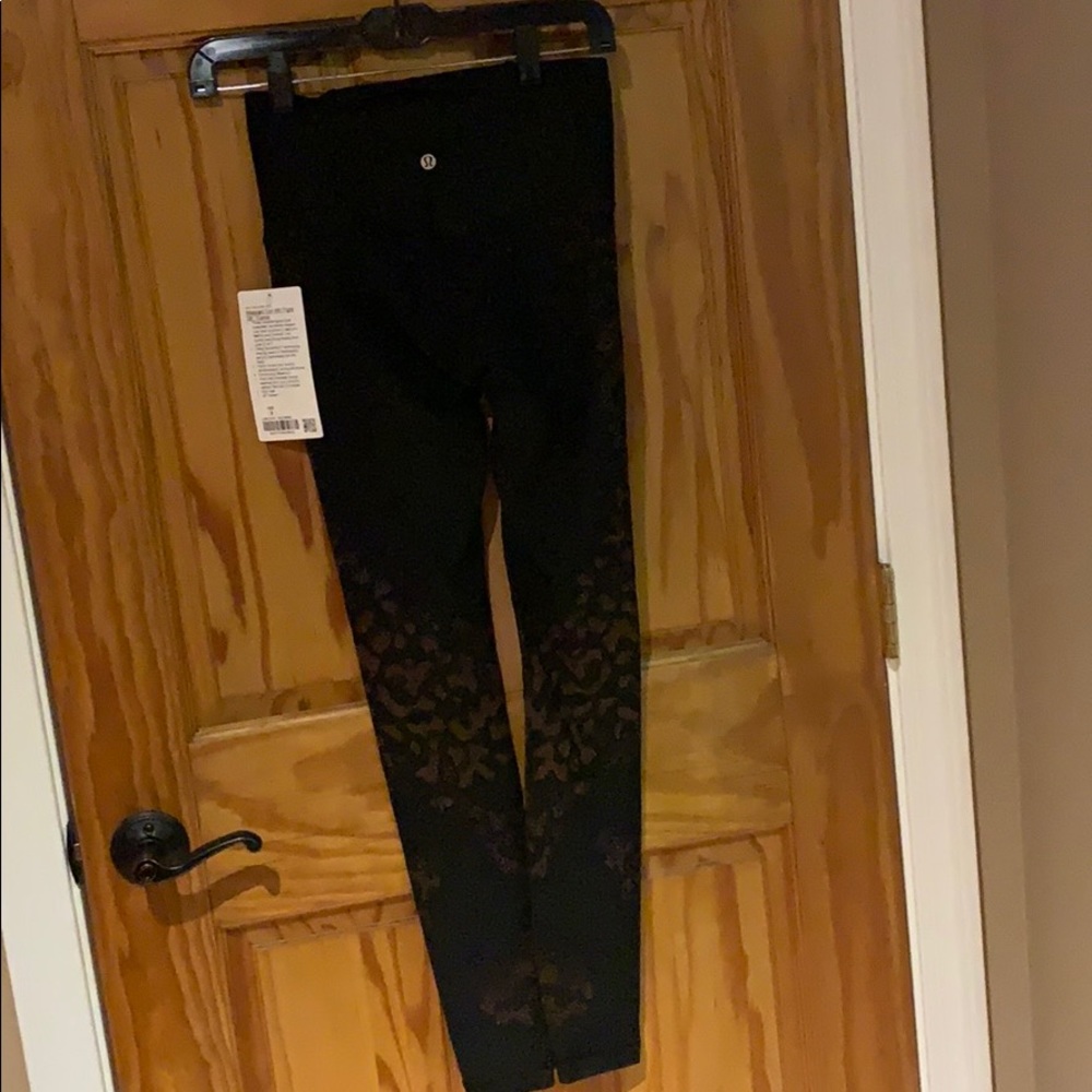 Lululemon Mapped Out HR Tight 28’’ *Camo - Picture 2 of 4